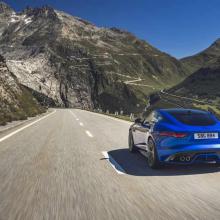 1575387624jag-f-type-r-21my-velocity-blue-reveal-switzerland-02-12-19-08.jpg